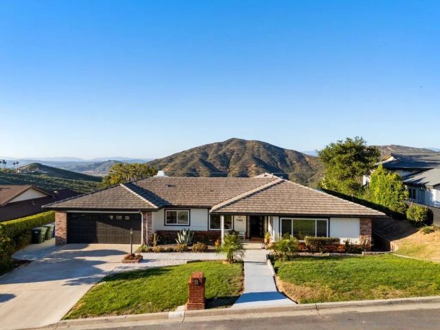 17906 Saint Andrews Dr, Poway, CA 92064