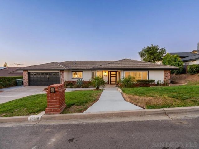 17906 Saint Andrews Dr, Poway, CA 92064