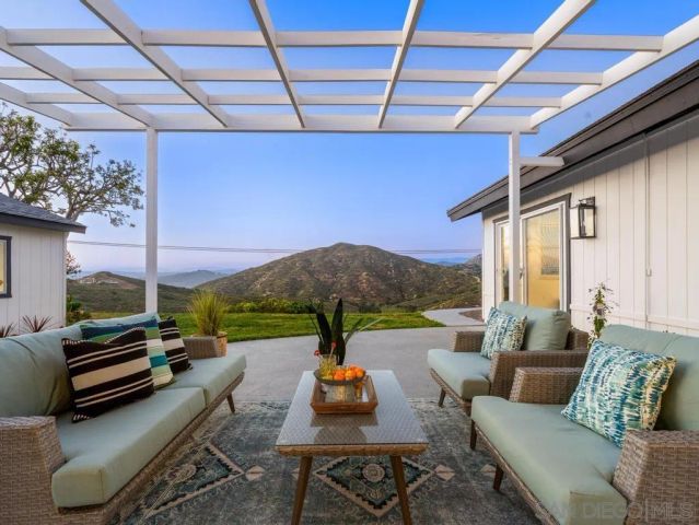 17906 Saint Andrews Dr, Poway, CA 92064