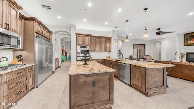 6714 W BURGESS Lane, Laveen, AZ 85339