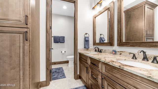 6714 W BURGESS Lane, Laveen, AZ 85339