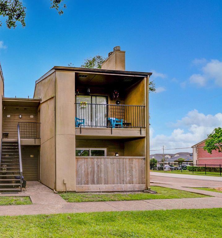 3300 Pebblebrook Drive 15, Seabrook, TX 77586