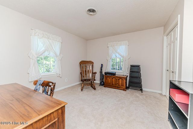 100 E Hedgelawn Way, Southern Pines, NC 28387