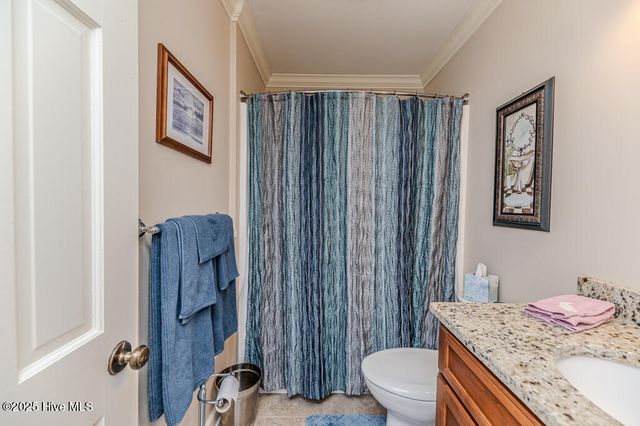 100 E Hedgelawn Way, Southern Pines, NC 28387