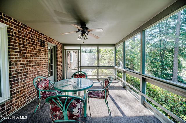 100 E Hedgelawn Way, Southern Pines, NC 28387