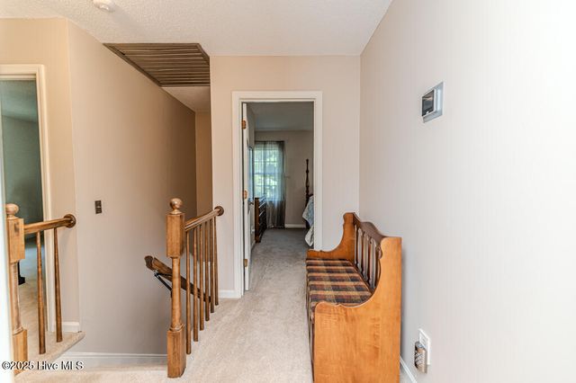 100 E Hedgelawn Way, Southern Pines, NC 28387