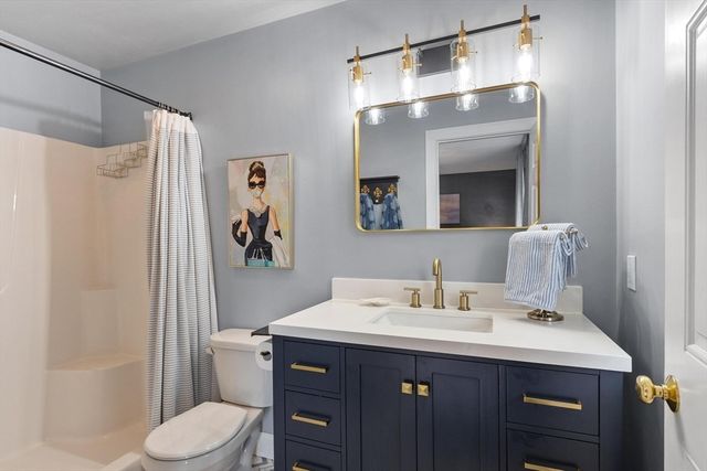 24 High St, North Brookfield, MA 01535