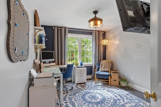 24 High St, North Brookfield, MA 01535