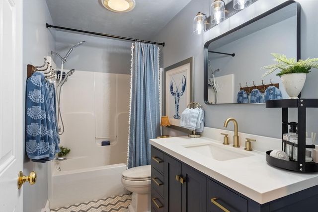 24 High St, North Brookfield, MA 01535