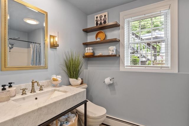 24 High St, North Brookfield, MA 01535