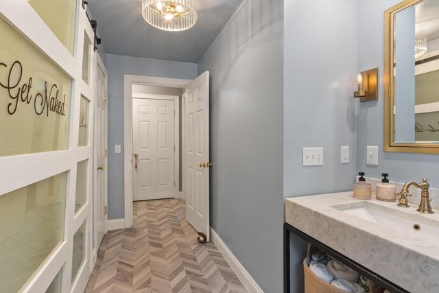 24 High St, North Brookfield, MA 01535