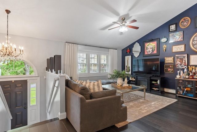 24 High St, North Brookfield, MA 01535