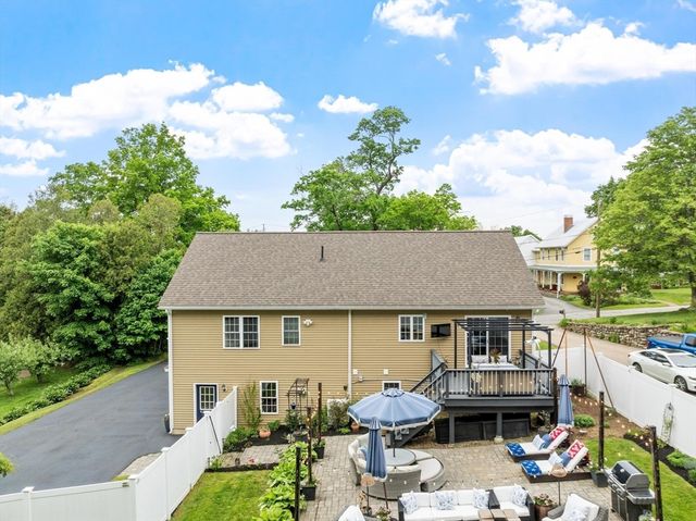 24 High St, North Brookfield, MA 01535