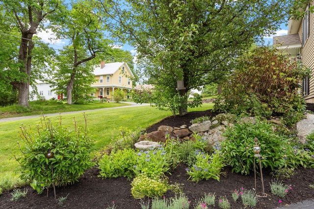 24 High St, North Brookfield, MA 01535