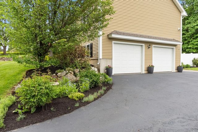24 High St, North Brookfield, MA 01535