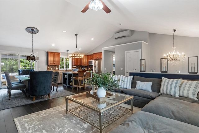24 High St, North Brookfield, MA 01535
