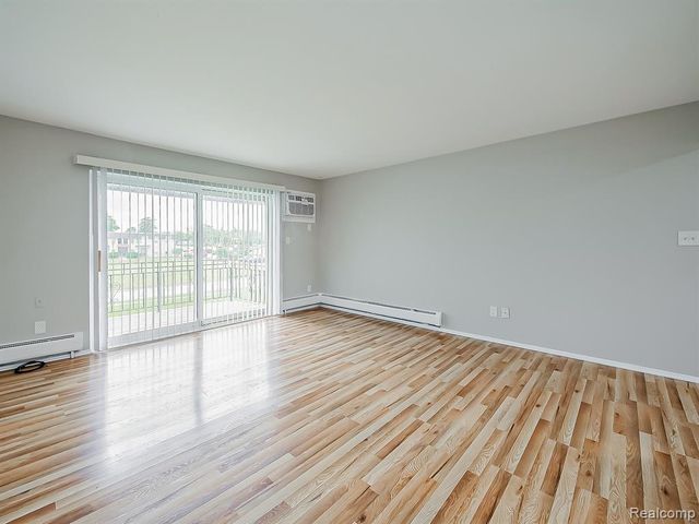 1490 Nancywood Drive 12, Waterford, MI 48327