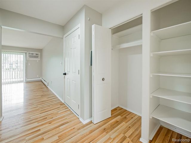 1490 Nancywood Drive 12, Waterford, MI 48327