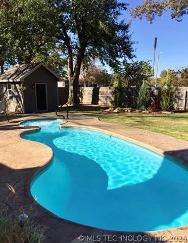 2995 E 56th Place S, Tulsa, OK 74105