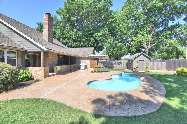 2995 E 56th Place S, Tulsa, OK 74105