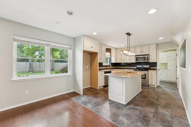 2995 E 56th Place S, Tulsa, OK 74105