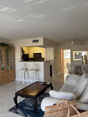 2565 S Ocean Boulevard 2220, Palm Beach, FL 33480