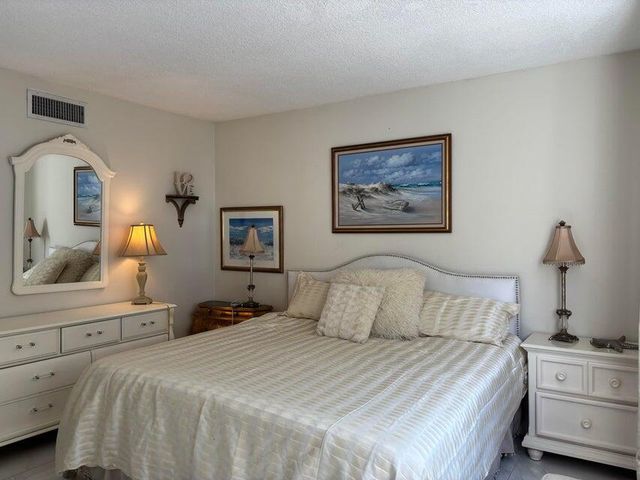 2565 S Ocean Boulevard 2220, Palm Beach, FL 33480