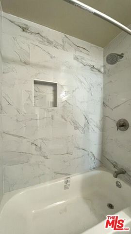 420 S Harvard Boulevard 301, Los Angeles, CA 90020