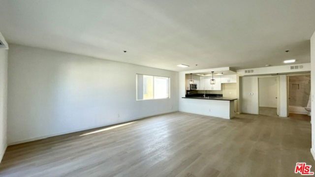 420 S Harvard Boulevard 301, Los Angeles, CA 90020