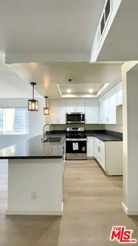 420 S Harvard Boulevard 301, Los Angeles, CA 90020