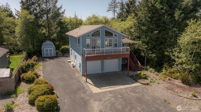 659 Chinook Avenue SE, Ocean Shores, WA 98569
