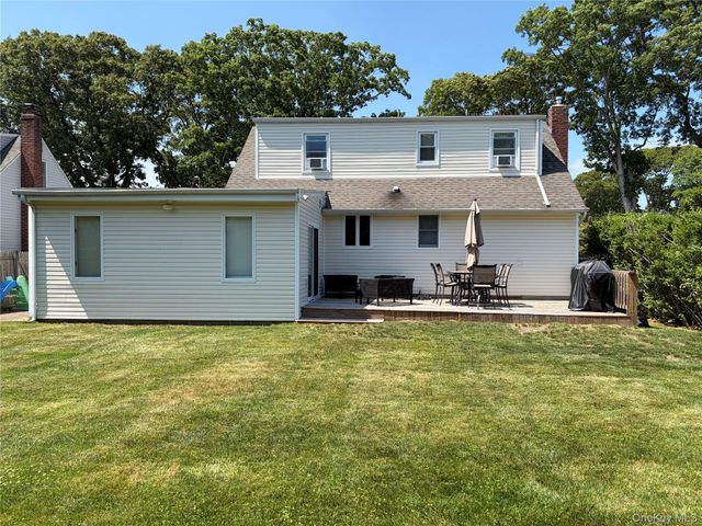 62 Pell Avenue, North Babylon, NY 11703