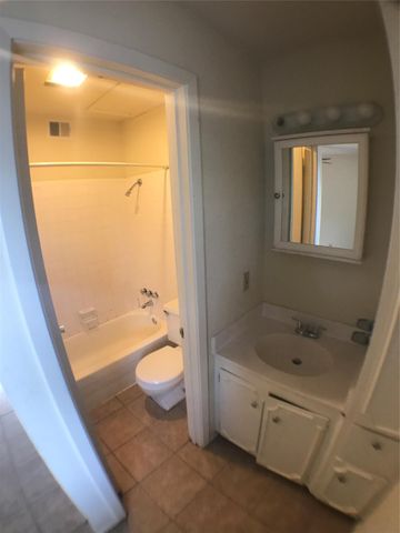 2612 Salado ST 114, Austin, TX 78705