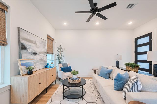 9437 Pembrook Street, Houston, TX 77016