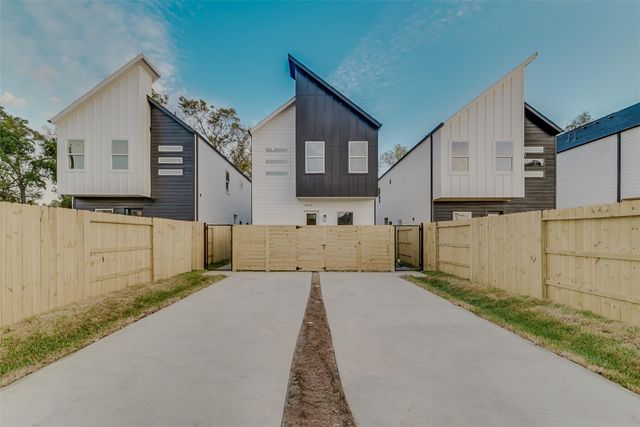 9437 Pembrook Street, Houston, TX 77016