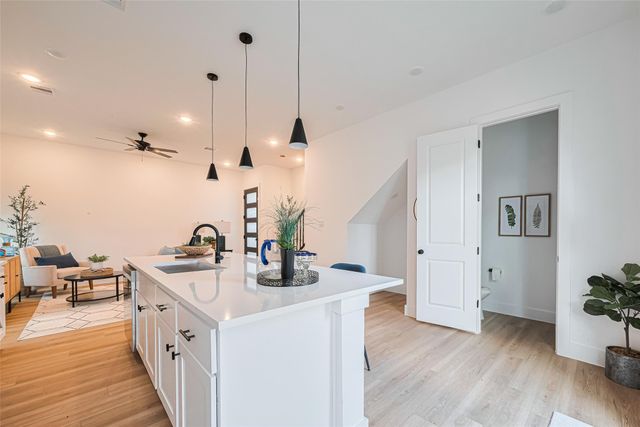 9437 Pembrook Street, Houston, TX 77016