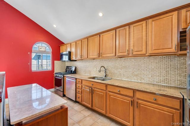 96 Rosedale Road, North Woodmere, NY 11581