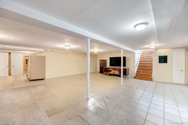 96 Rosedale Road, North Woodmere, NY 11581