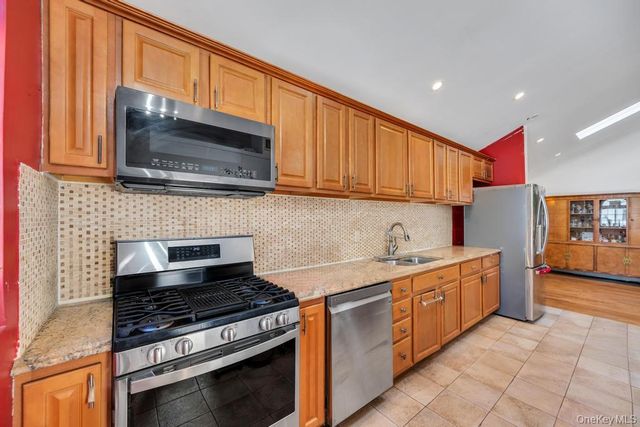 96 Rosedale Road, North Woodmere, NY 11581