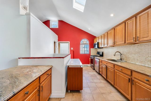 96 Rosedale Road, North Woodmere, NY 11581