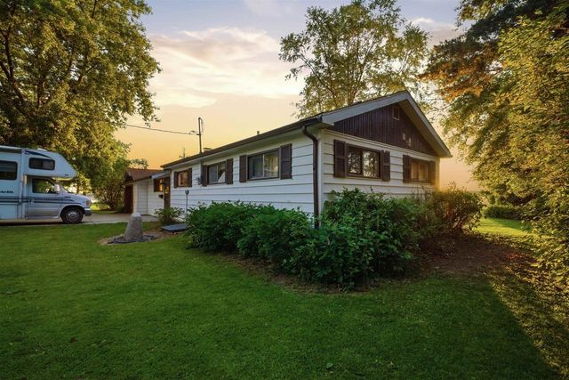 W10224 Surfside Drive, Beaver Dam, WI 53916