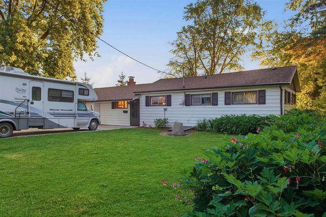 W10224 Surfside Drive, Beaver Dam, WI 53916