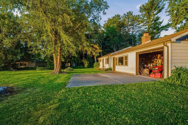 W10224 Surfside Drive, Beaver Dam, WI 53916