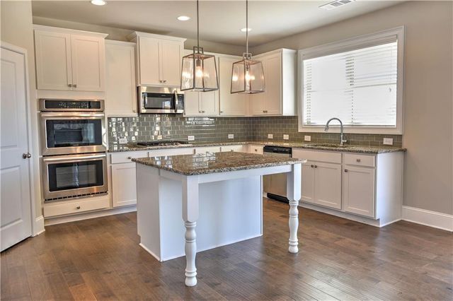1731 Silver Crest Way, Hoschton, GA 30548