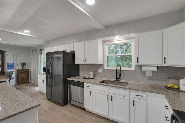 1330 Sequoia Lane, Heath, OH 43056