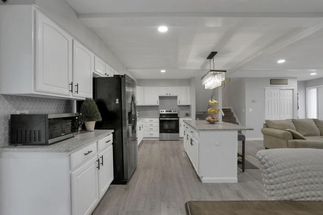 1330 Sequoia Lane, Heath, OH 43056