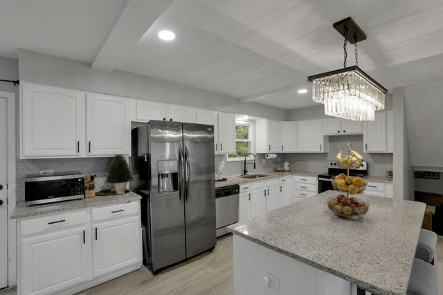 1330 Sequoia Lane, Heath, OH 43056
