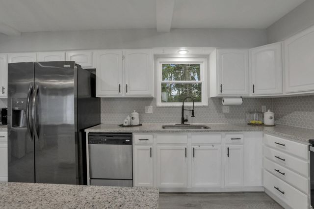 1330 Sequoia Lane, Heath, OH 43056