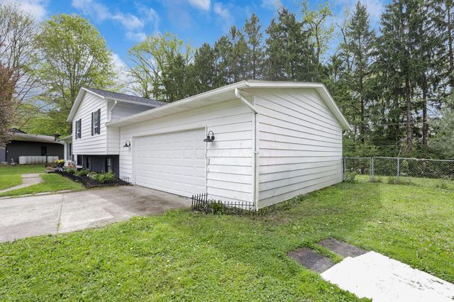 1330 Sequoia Lane, Heath, OH 43056