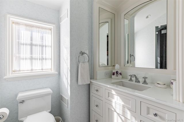 143 Heather Lane, Mill Neck, NY 11765